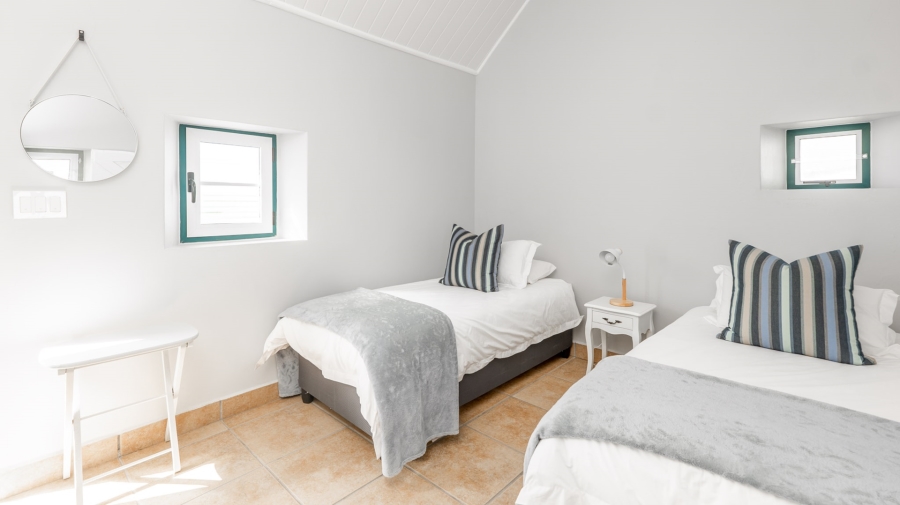 6 Bedroom Property for Sale in Struisbaai Western Cape